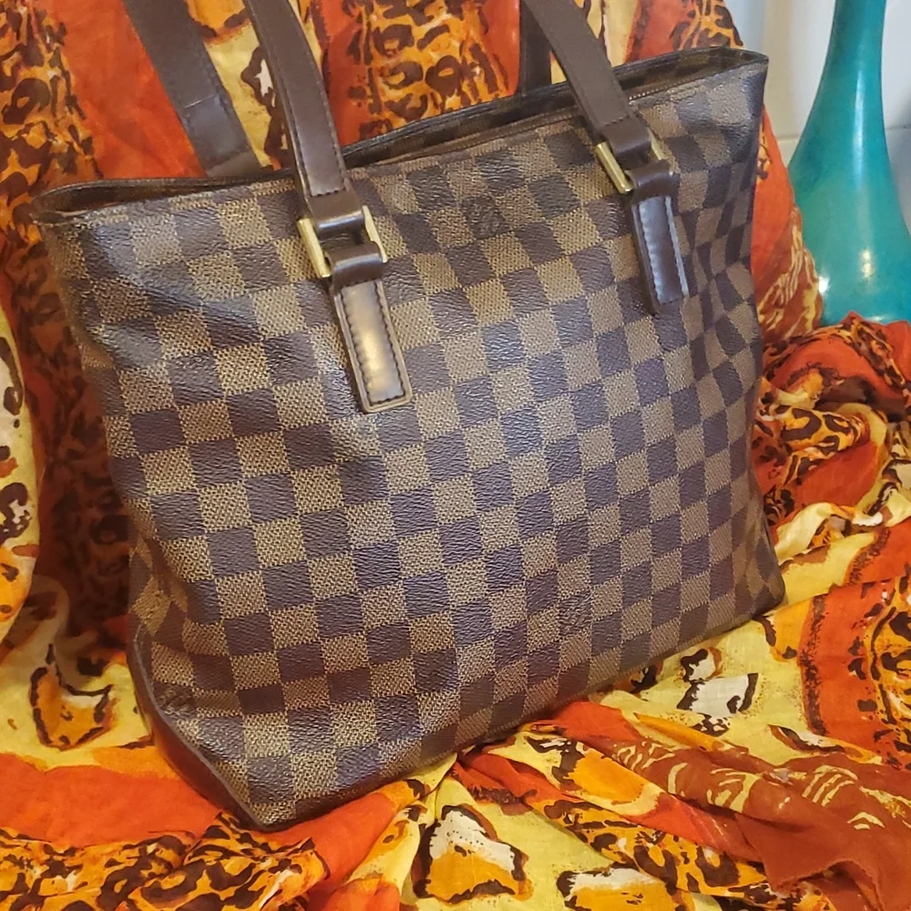 Louis Vuitton Bag with COA - Picture 4 of 16